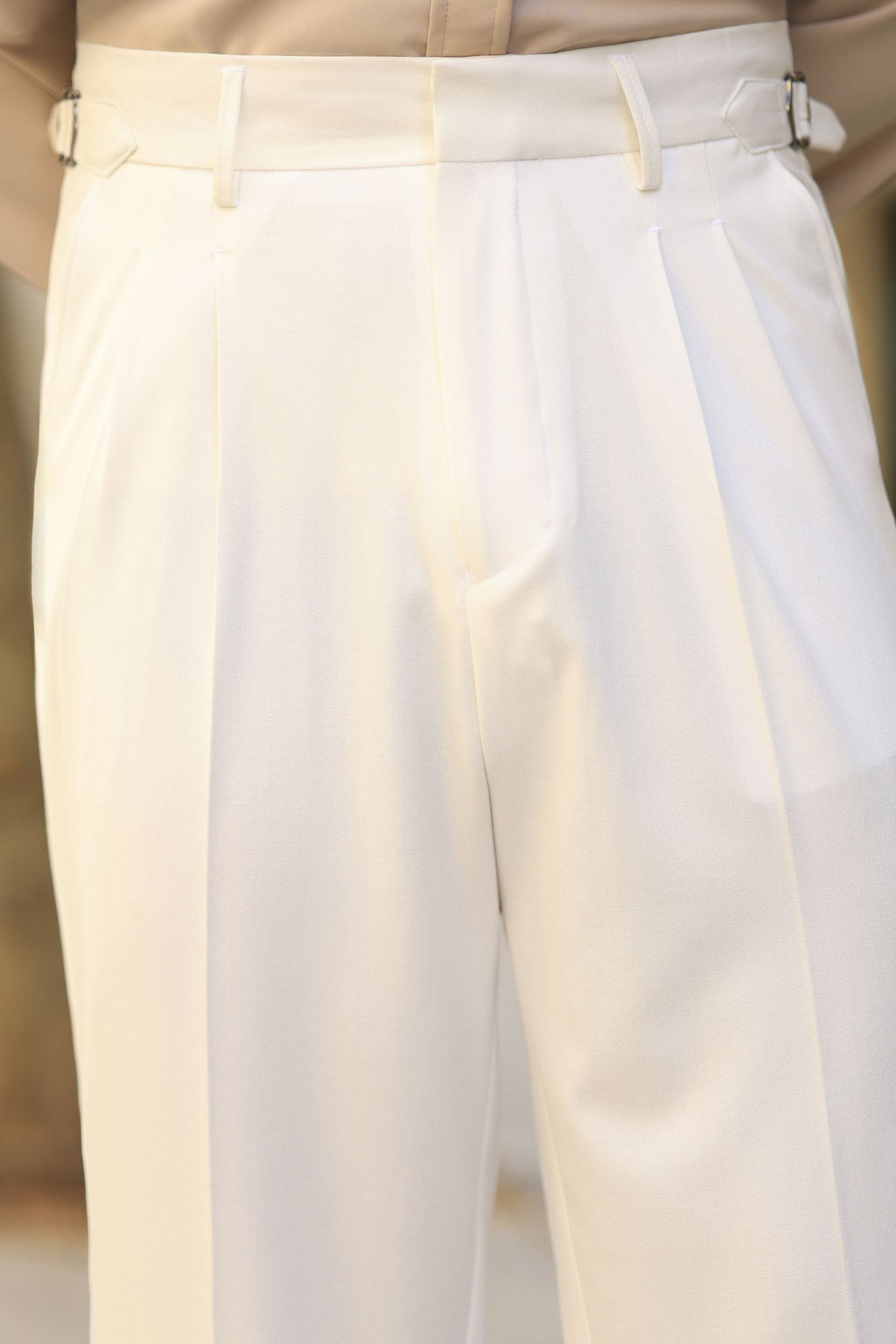Erstklassig Hose in Ecru – mit Doppelbundfalte, hohe Taille, mit seitlichem Hakenverschluss