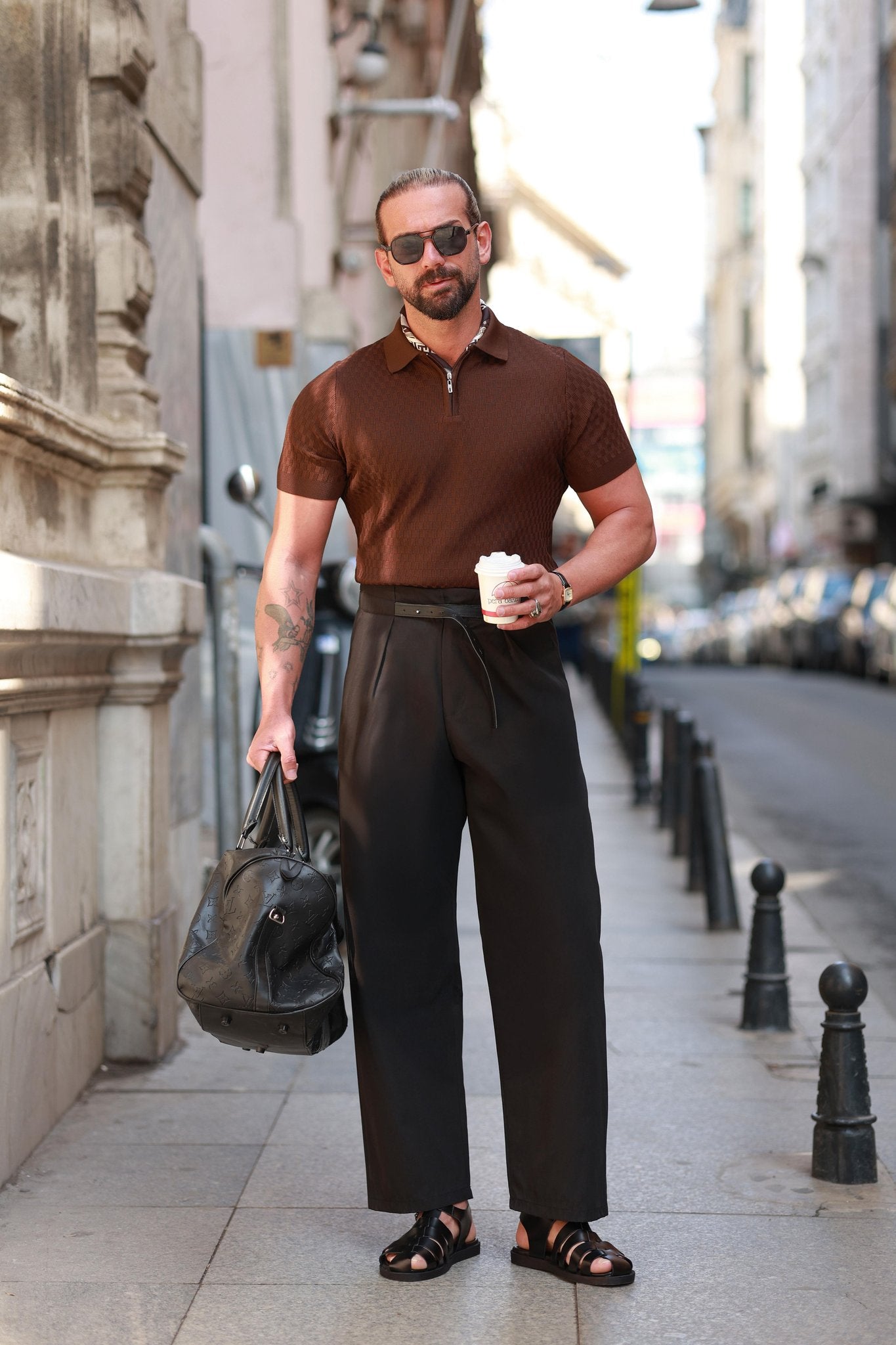 Premium Qualität Hose in Schwarz – mit Ledergürtel-Detail, Casual, Boyfriend, hohe Taille