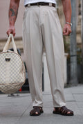 Premium Qualität Hose in Beige – mit Streifendetail, mit Doppelbundfalte, Boyfriend, hohe Taille
