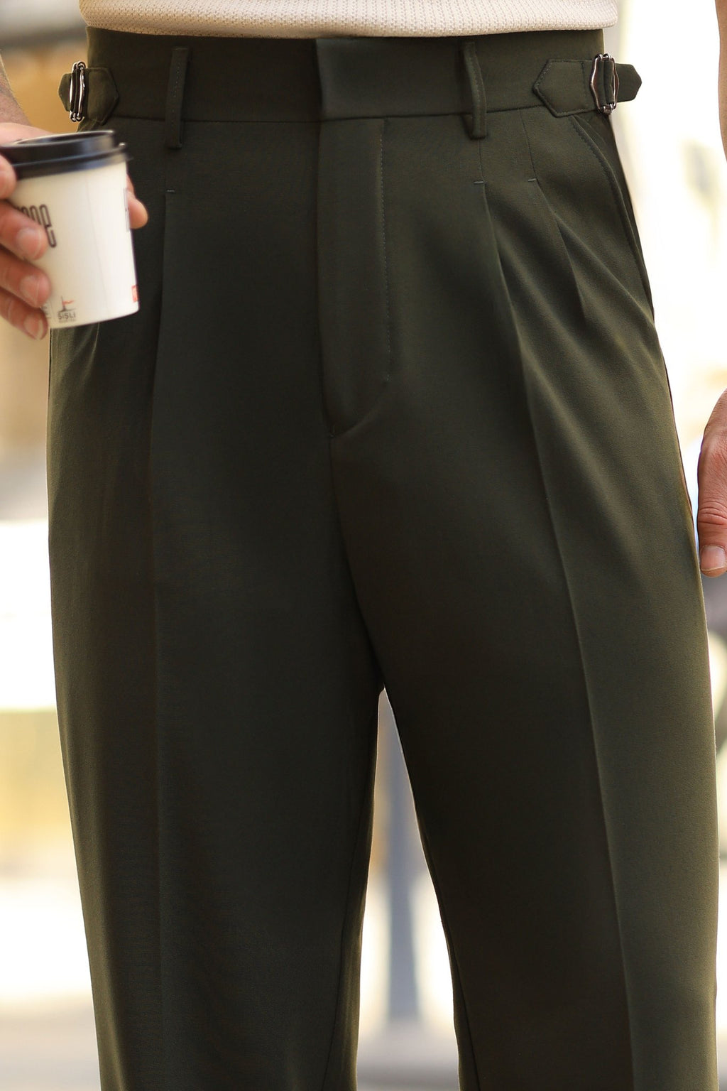 Erstklassig Hose in Khaki – mit Doppelbundfalte, hohe Taille, mit seitlichem Hakenverschluss