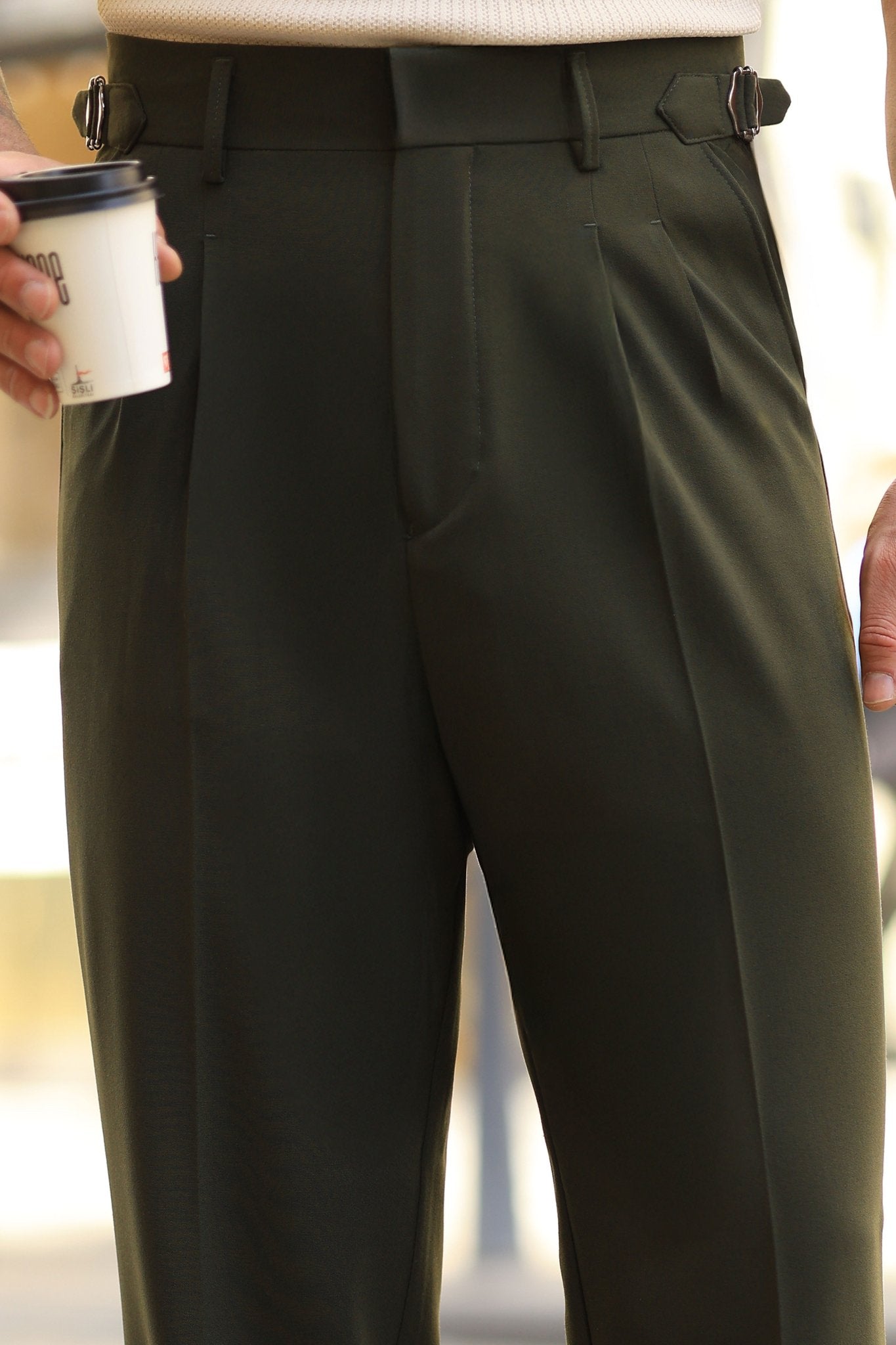 Erstklassig Hose in Khaki – mit Doppelbundfalte, hohe Taille, mit seitlichem Hakenverschluss
