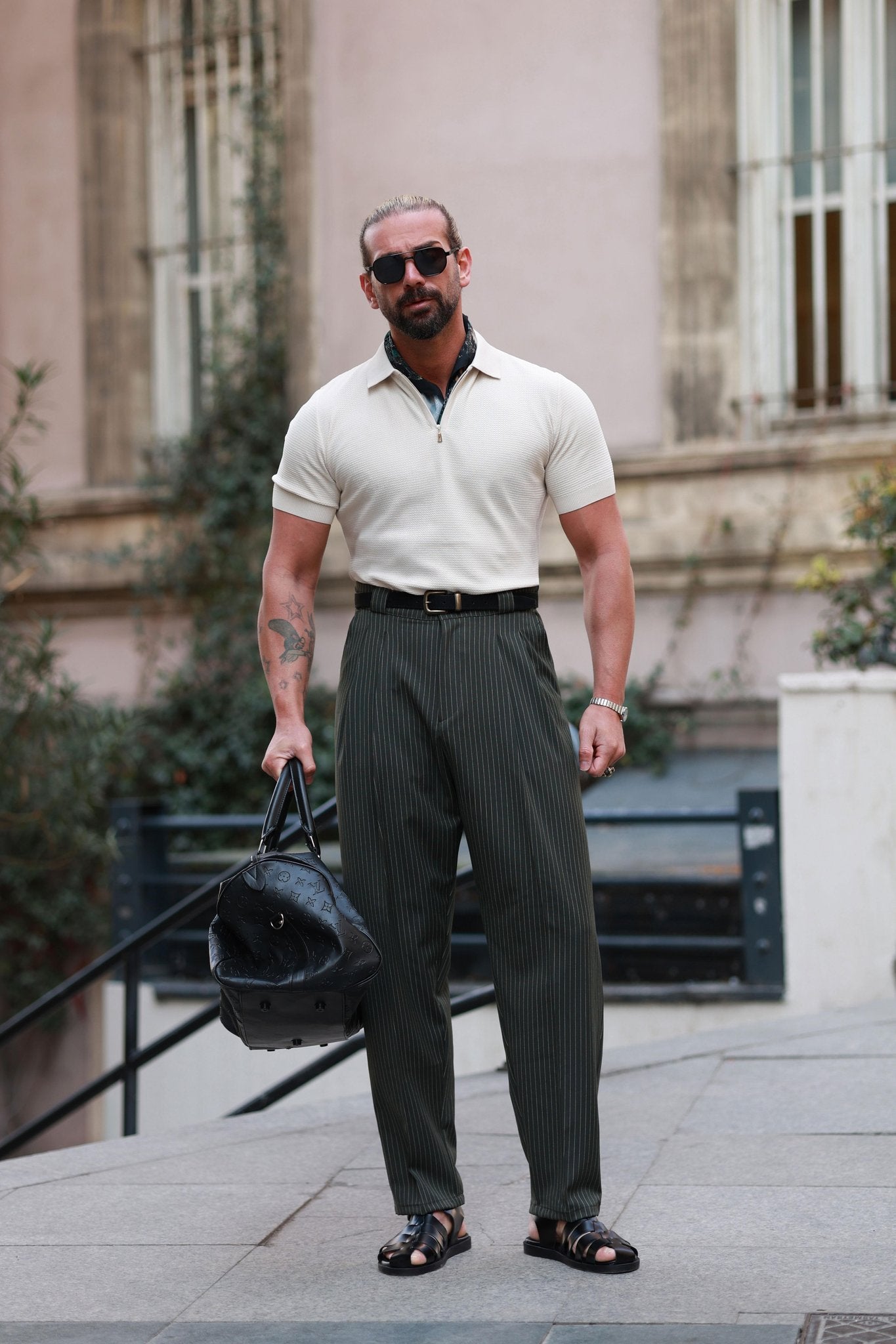 Premium Qualität Hose in Khaki – mit Streifendetail, mit Doppelbundfalte, Boyfriend, hohe Taille
