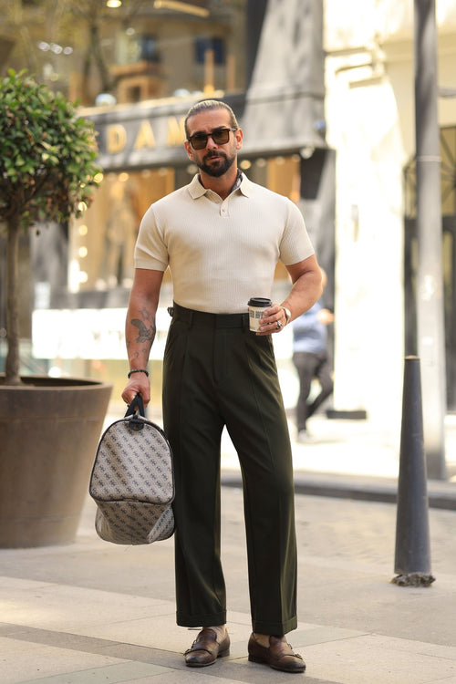 Erstklassig Hose in Khaki – mit Doppelbundfalte, hohe Taille, mit seitlichem Hakenverschluss