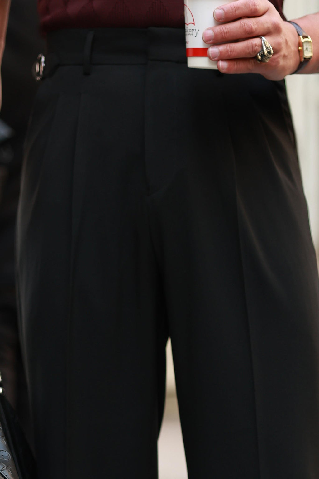 Erstklassig Hose in Schwarz – mit Doppelbundfalte, hohe Taille, mit seitlichem Hakenverschluss