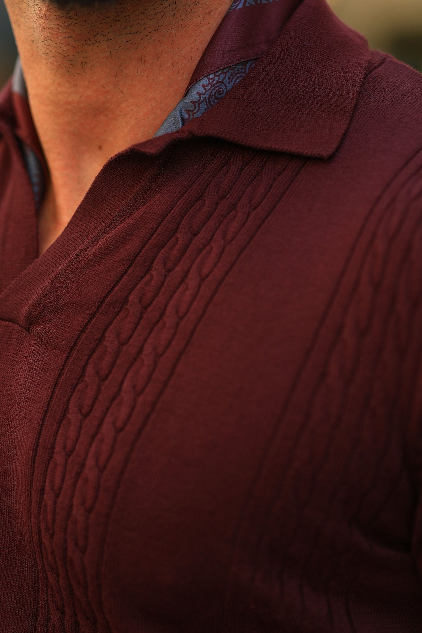 Strickpullover in Bordeaux – 100% reine Baumwolle, mit Zopfmuster, Regular Fit