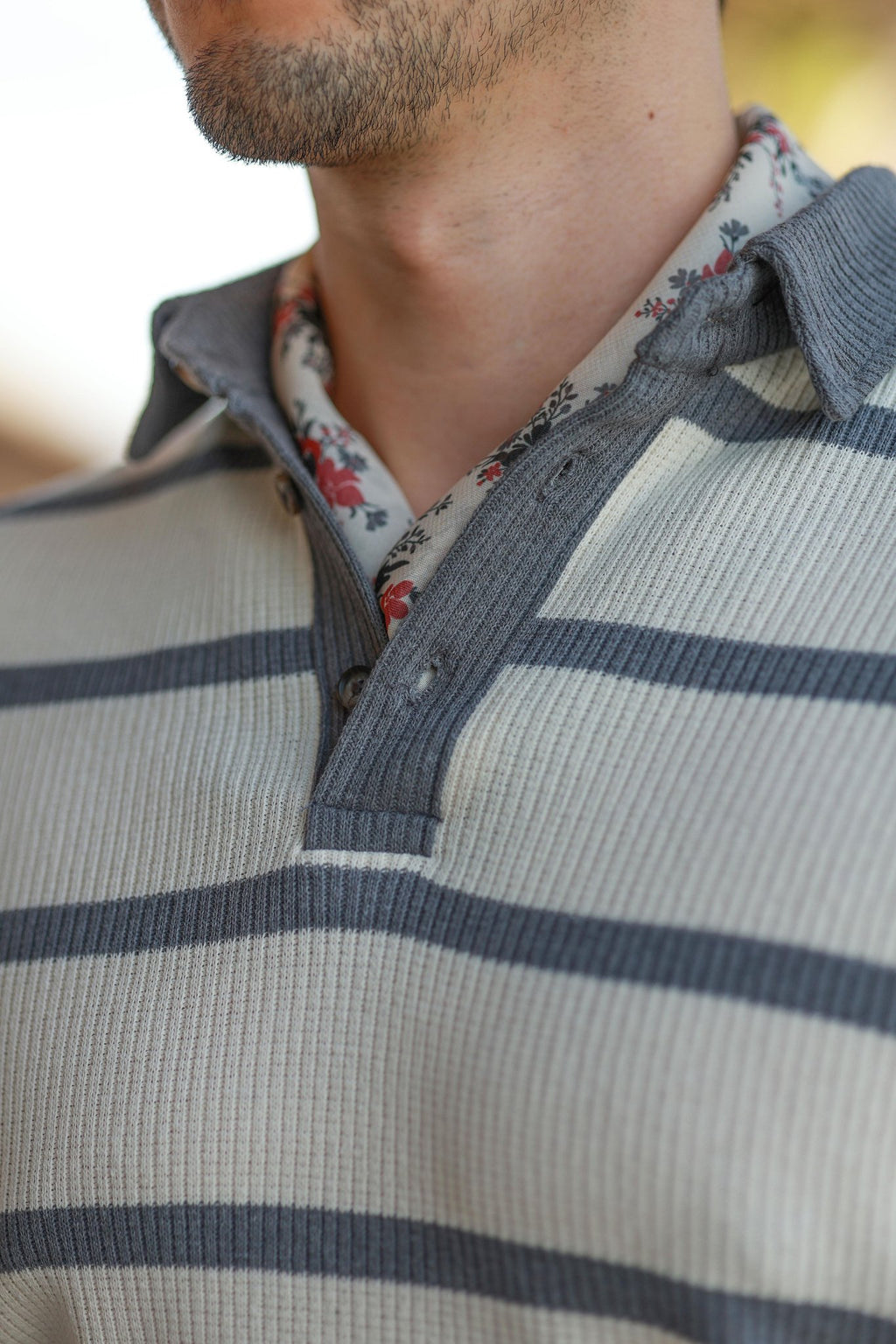 Premium Qualität Strickpullover in Grau – 70% Baumwolle / 30% Leinen, mit Streifendetail, Relaxed Fit