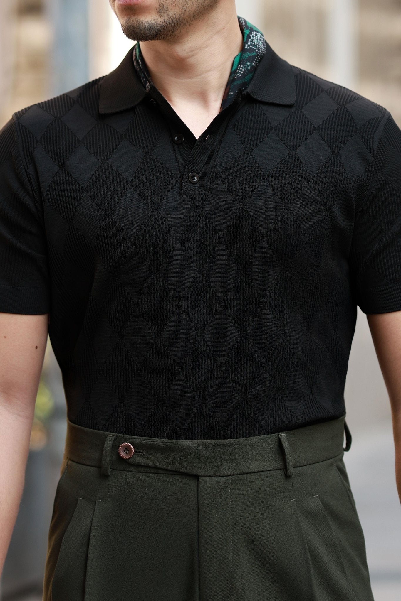 Erstklassig Strickpullover in Schwarz – mit Knöpfen, italienischer Kragen, Jacquard
