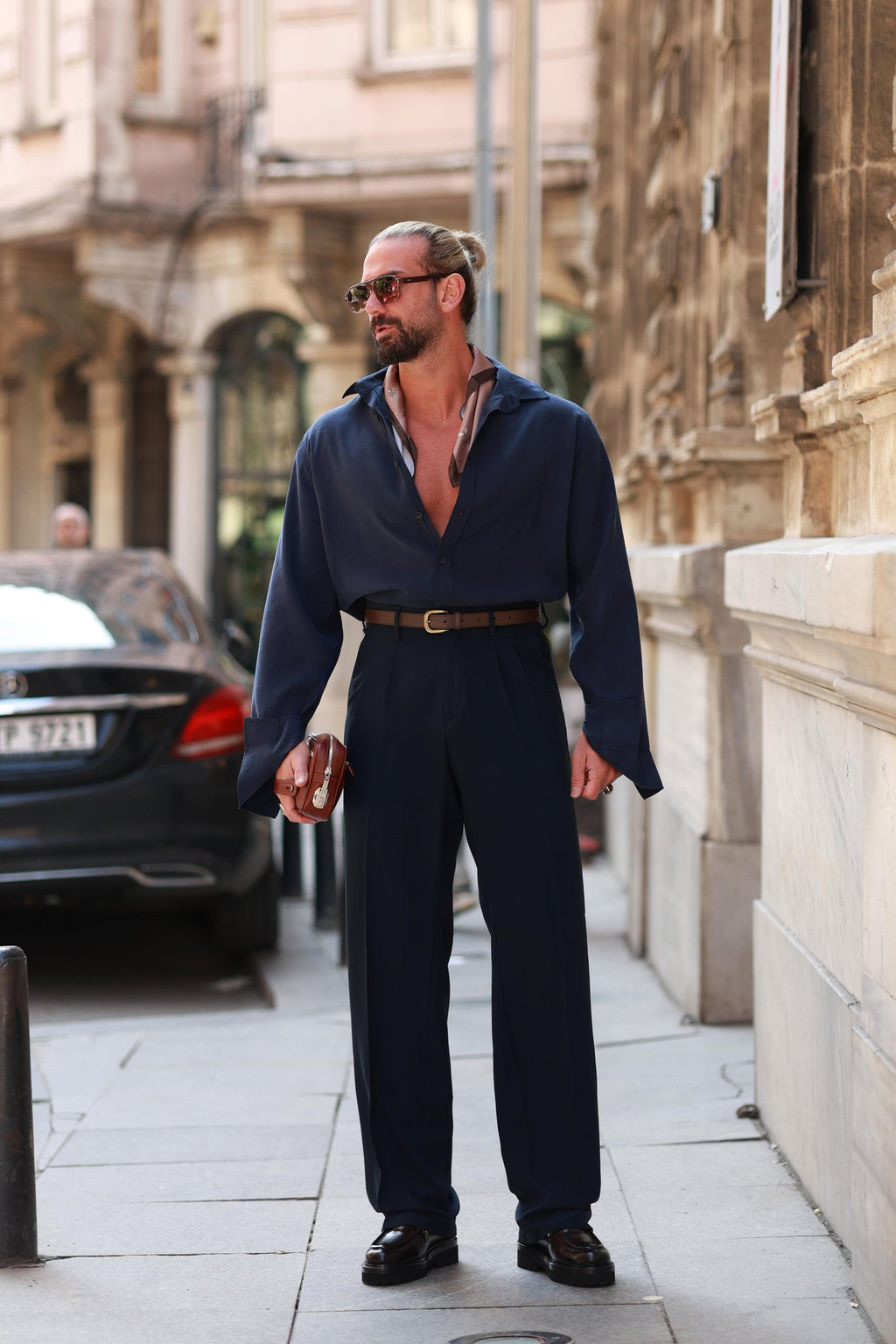 Baggy-Hose in Marineblau – Baumwolle-Viskose, mit Doppelbundfalte, Oversize