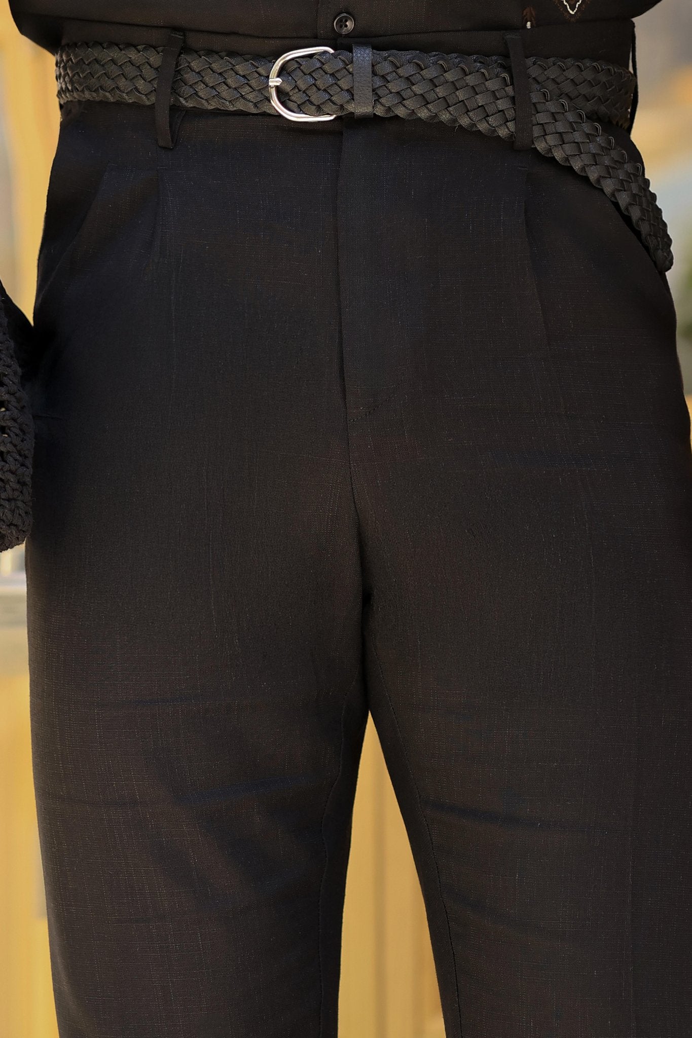 Premium Qualität Hose in Schwarz – 70% reines Leinen / 30% Baumwolle, italienischer Stil, Regular Fit, mit Doppelbundfalte