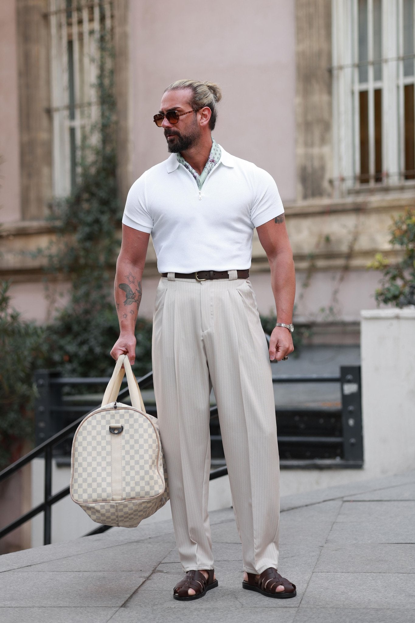 Premium Qualität Hose in Beige – mit Streifendetail, mit Doppelbundfalte, Boyfriend, hohe Taille