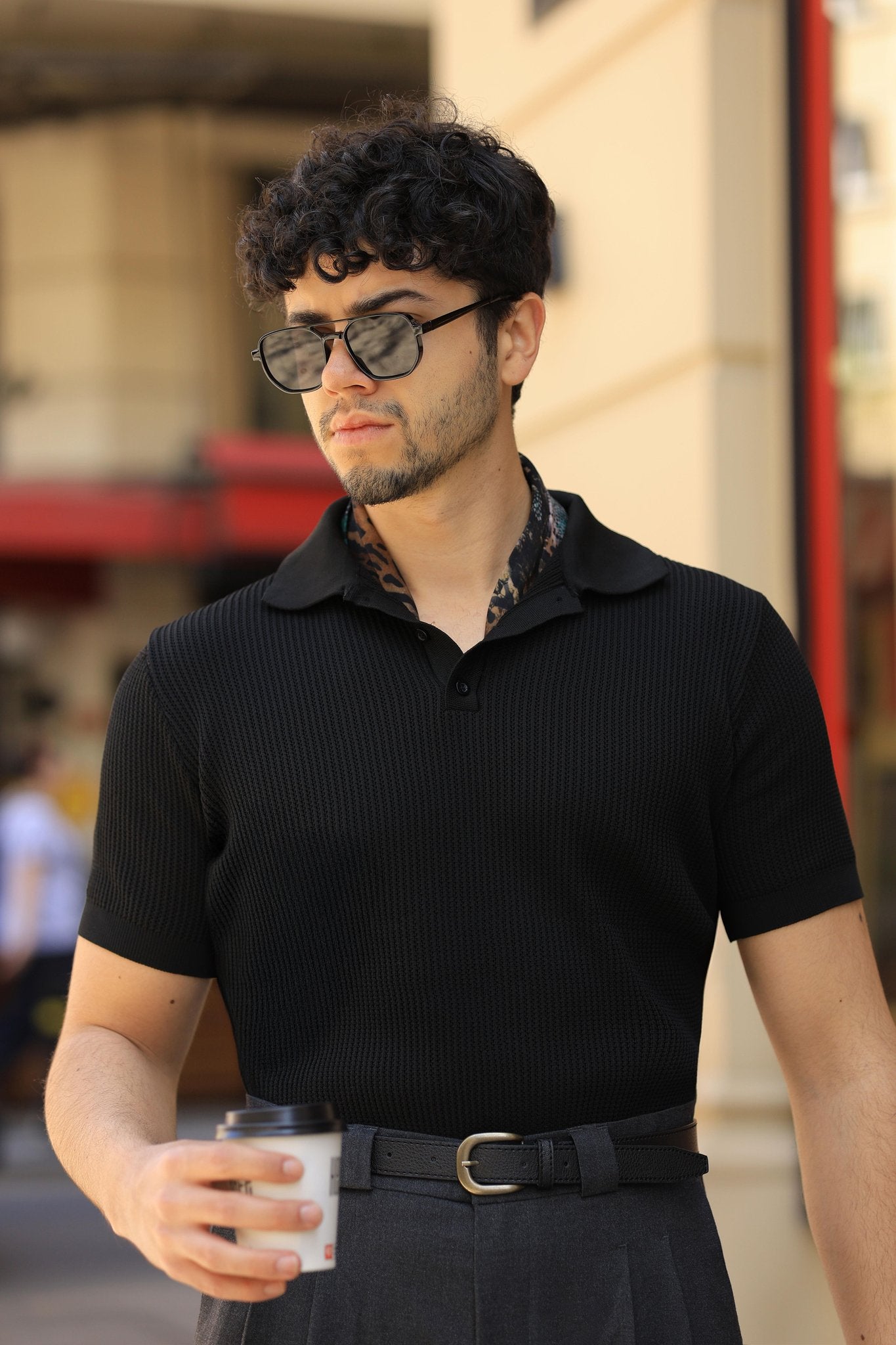 Premium Qualität Strickpullover in Schwarz – strukturiert, Polokragen