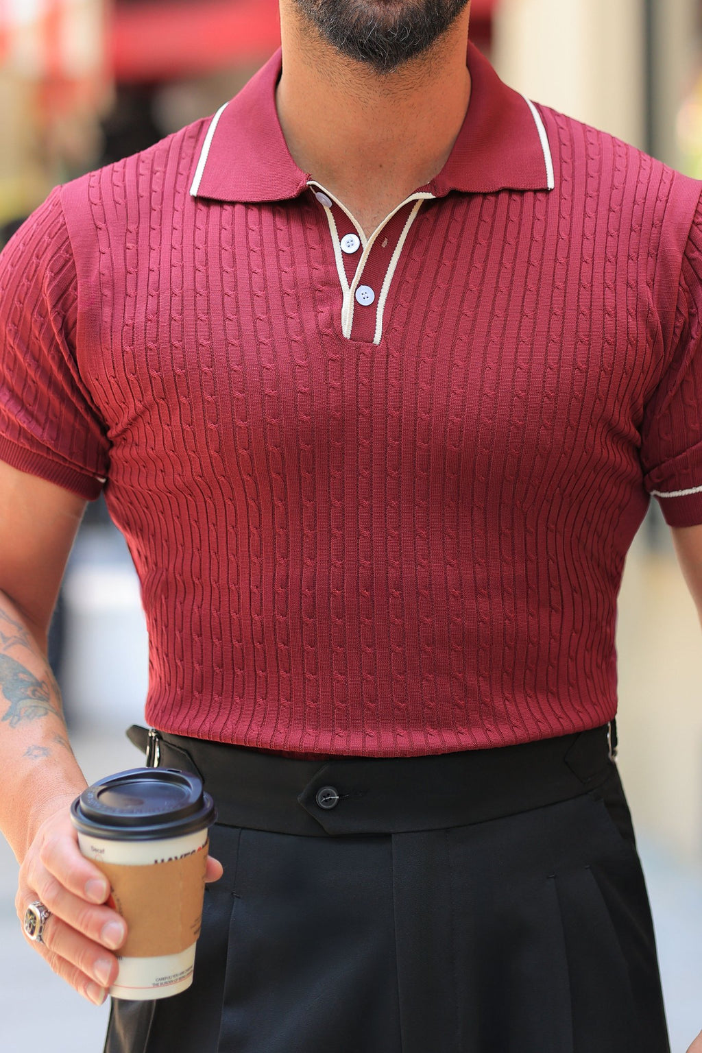 Strickpullover in Pflaume – italienischer Kragen, Jacquard, mit Knopfdetail, Regular Fit