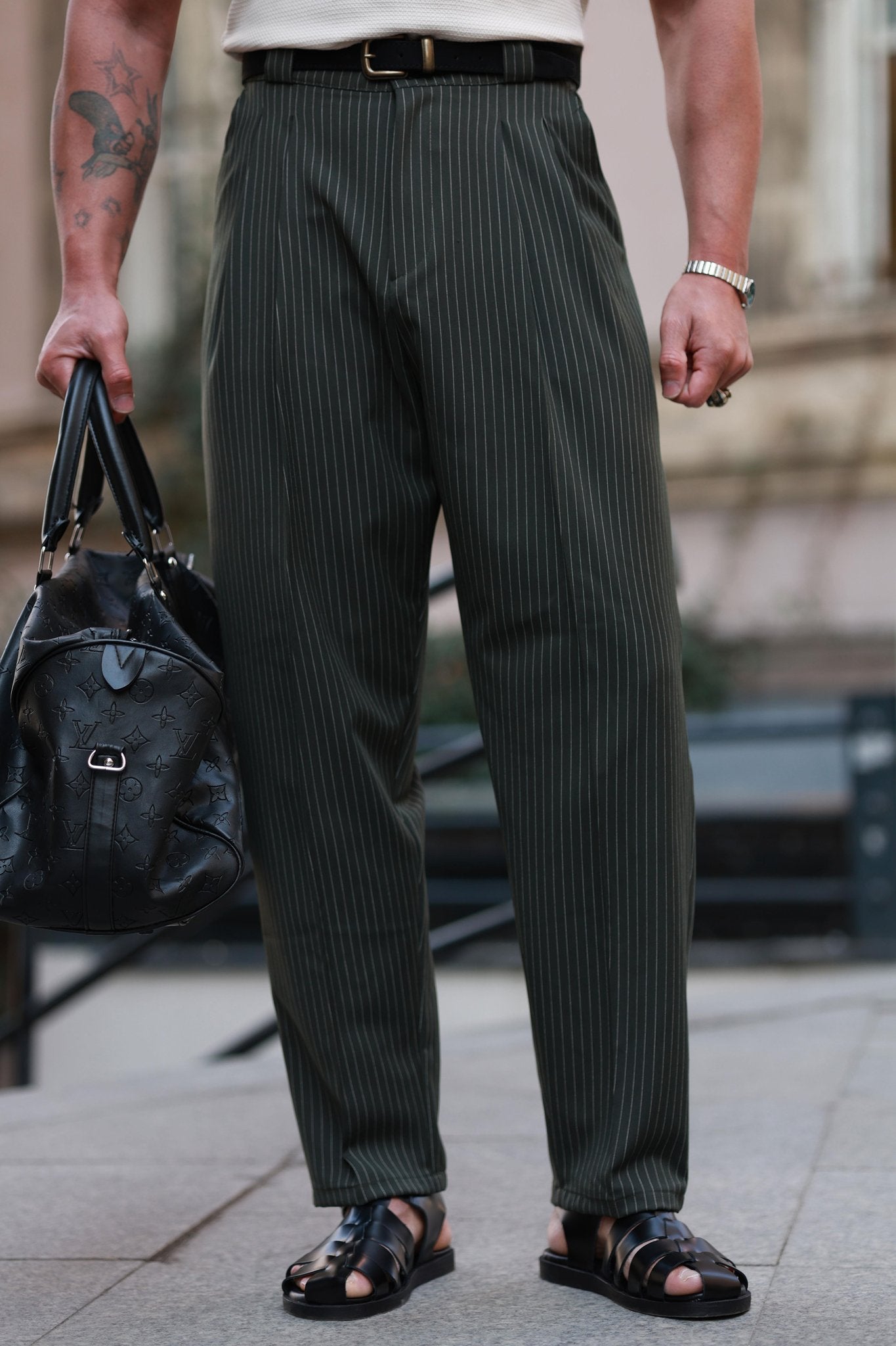 Premium Qualität Hose in Khaki – mit Streifendetail, mit Doppelbundfalte, Boyfriend, hohe Taille