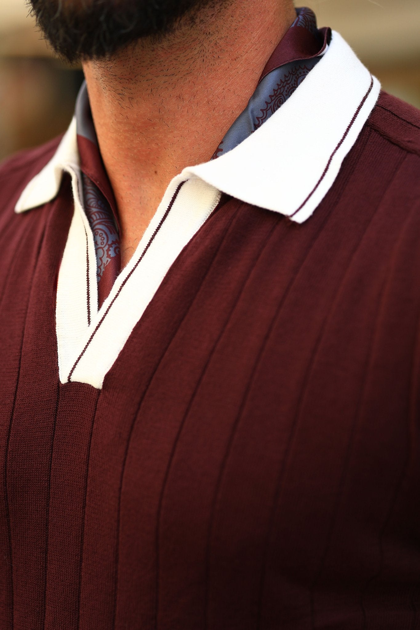 Premium Qualität Strickpullover in Bordeaux – 100% Baumwolle, mit vertikalem Kontraststreifen
