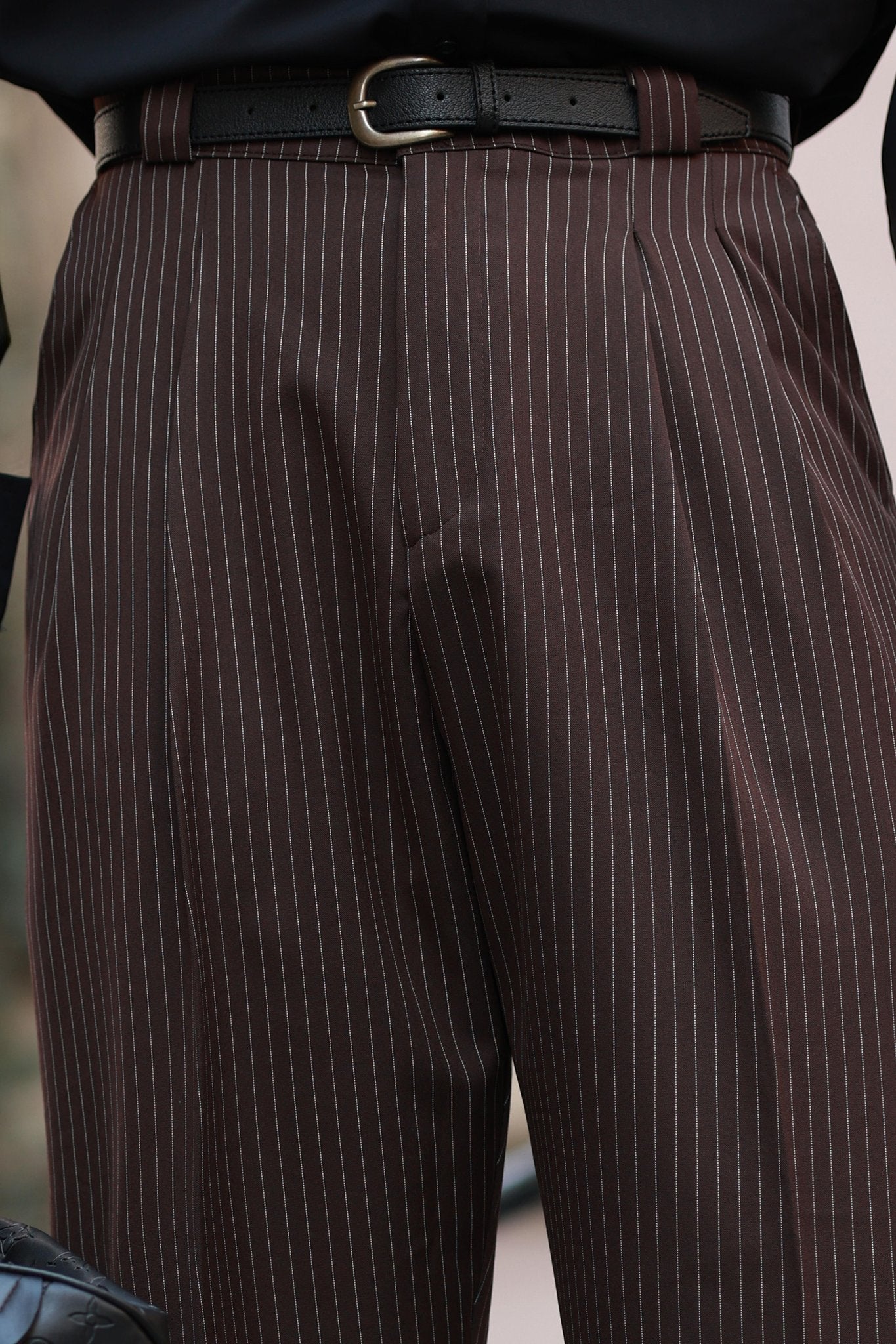 Premium Qualität Hose in Braun – mit Streifendetail, mit Doppelbundfalte, Boyfriend, hohe Taille