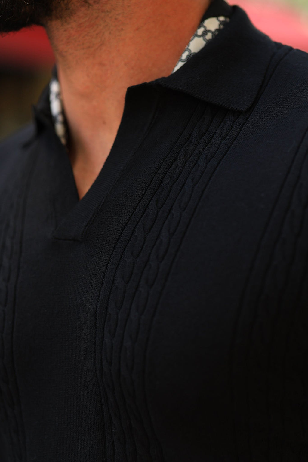 Strickpullover in Schwarz – 100% reine Baumwolle, mit Zopfmuster, Regular Fit